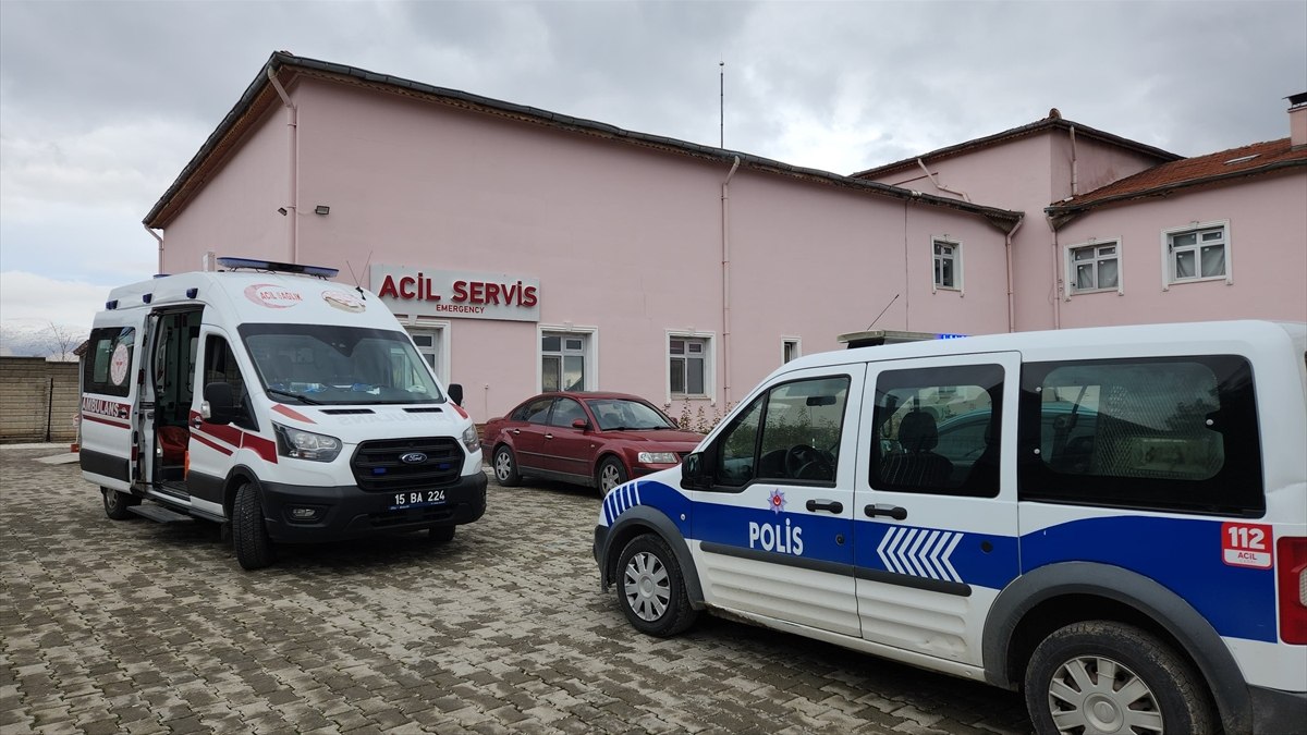 Burdur'da gıda zehirlenmesi şüphesiyle 43 öğrenci hastaneye kaldırıldı