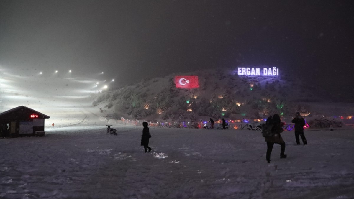 Erzincan'daki Ergan Dağı Kayak Merkezi, 1 milyon ziyaretçiyi geçmeyi bekliyor