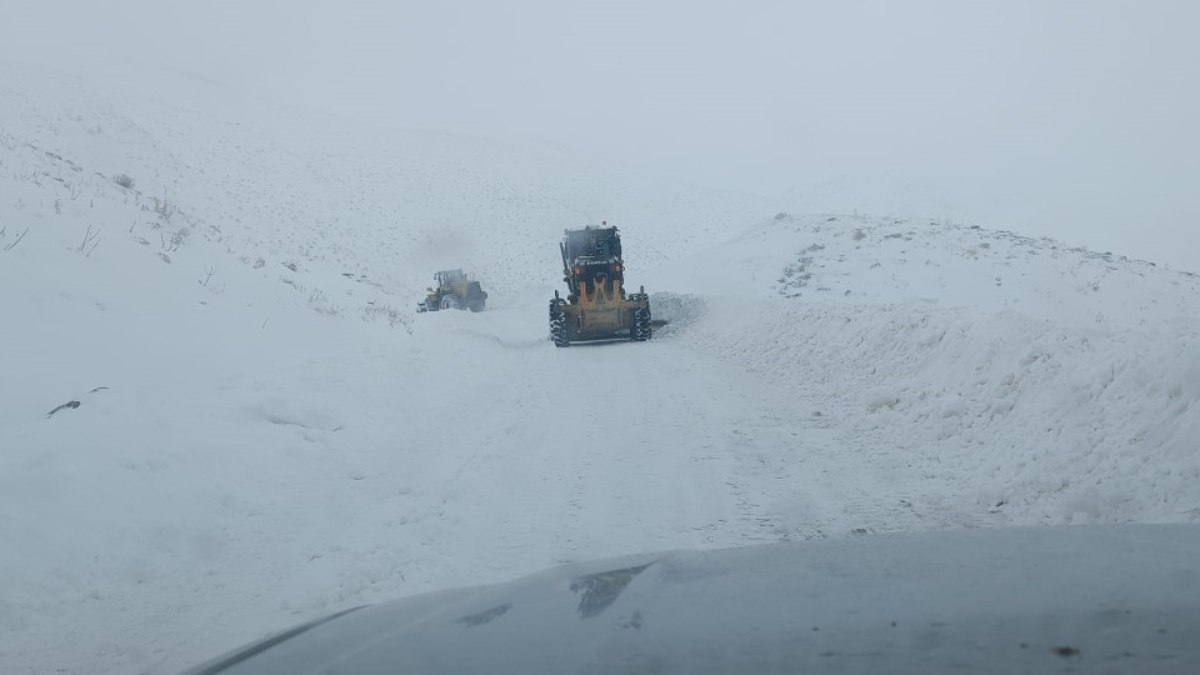 Siirt'te kar nedeniyle kapalı olan 28 köy yolu ulaşıma açıldı