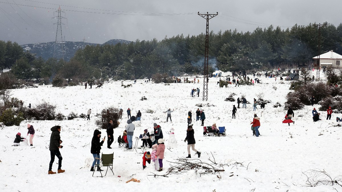 Muğla'da vatandaş Yılanlı dağına akın etti