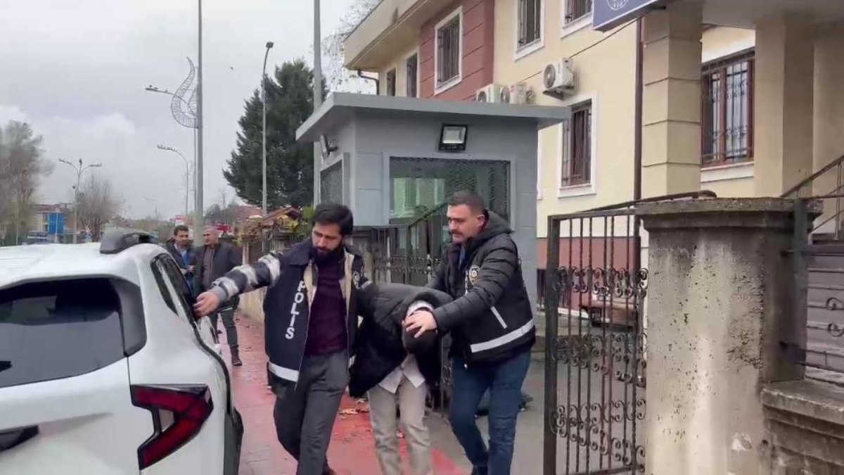 Sakarya'da 3 ay önce evlendiği eşini defalarca bıçaklayan koca tutuklandı