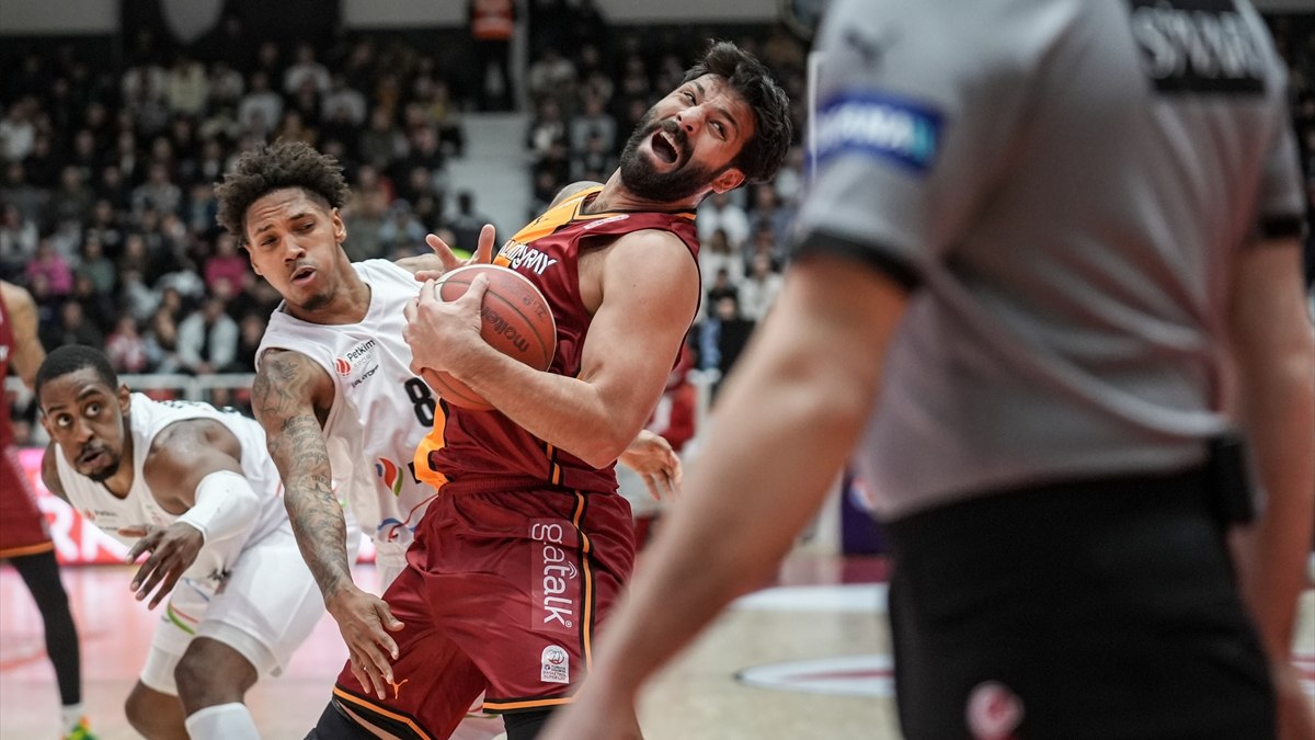 Galatasaray'dan Aliağa Petkimspor'a 17 sayı fark