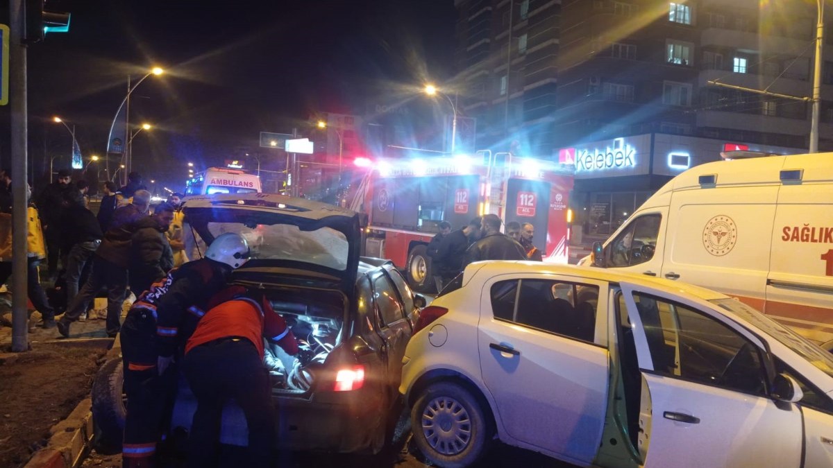 Malatya'da iki aracın karıştığı trafik kazası