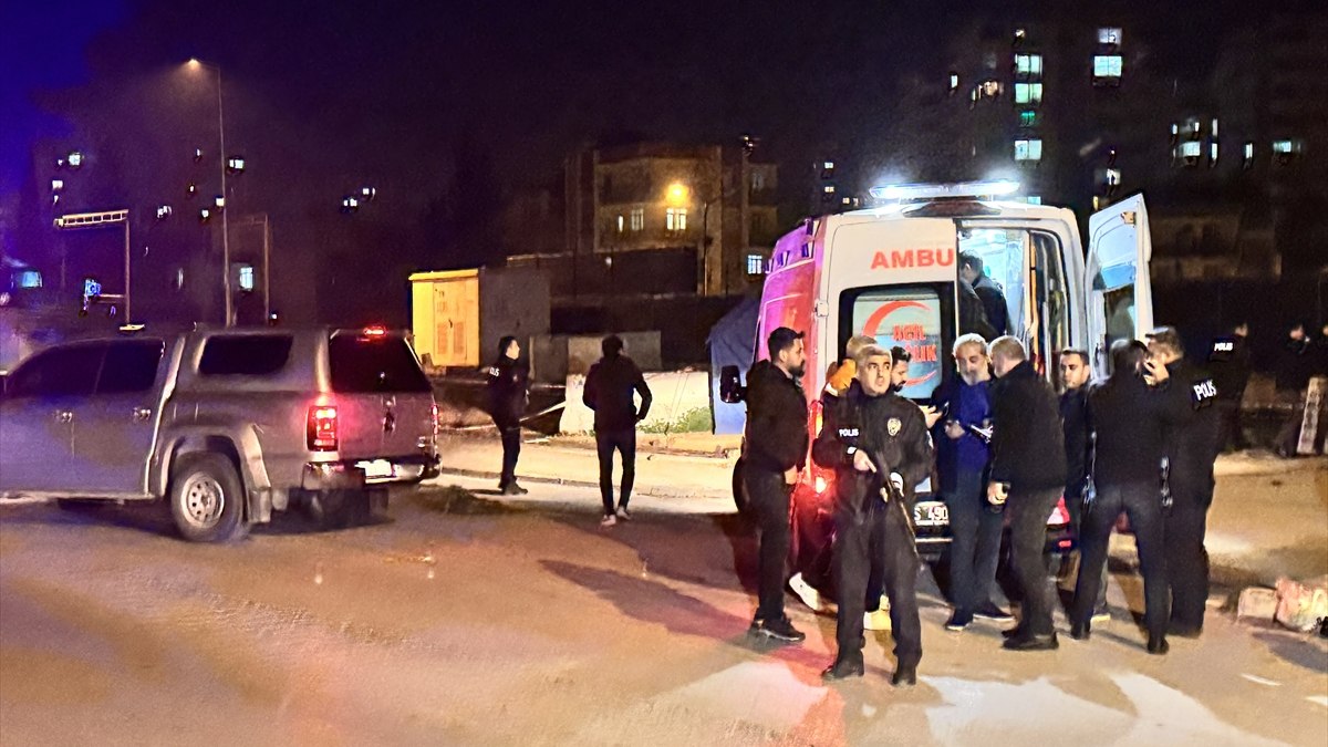 Adana'da karakol inşaatına molotofkokteyli atan saldırgan vuruldu