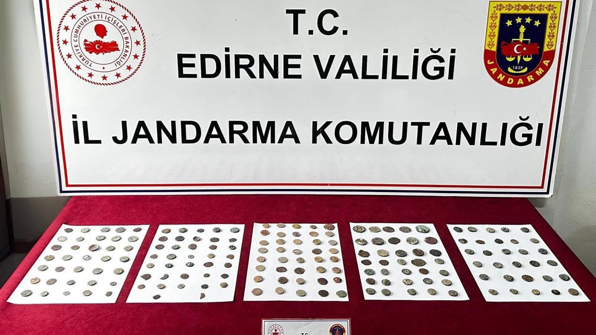 Edirne'de yolcu üzerinde 177 sikke ele geçirildi