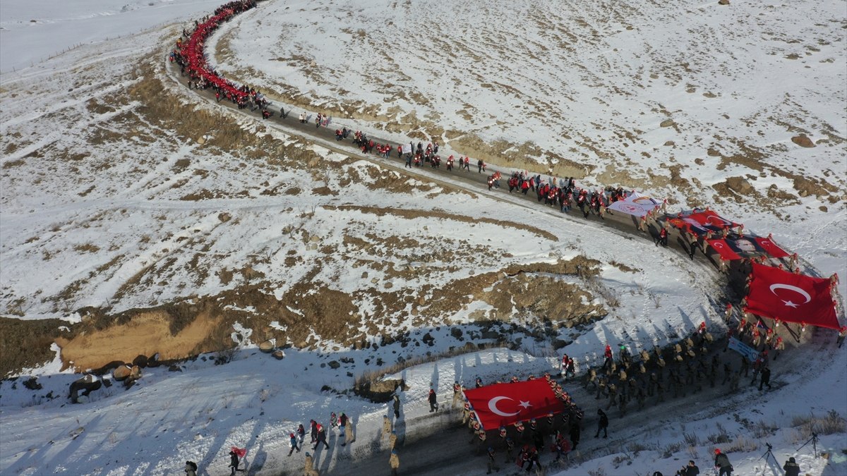 Kars'ta Sarıkamış Şehitleri için yürüyüş düzenlendi