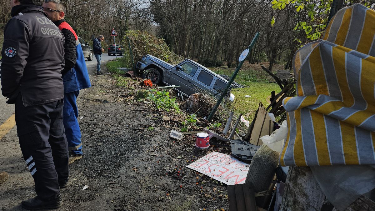 İstanbul Sarıyer’de araç yol kenarında tezgahı olan yaşlı kadına çarptı