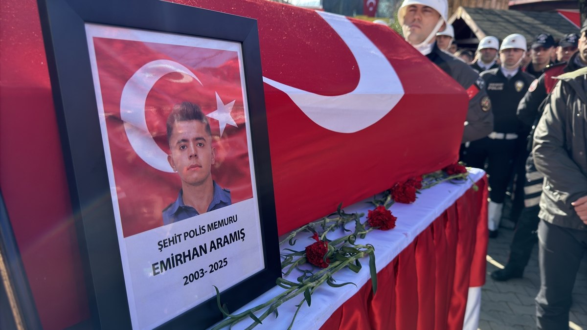 Şehit Emirhan Aramış son yolculuğuna uğurlandı: Biz aslan yetiştirmişiz