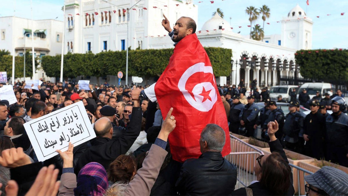 Tunus'ta sözleşmeli öğretmenlerden grev kararı