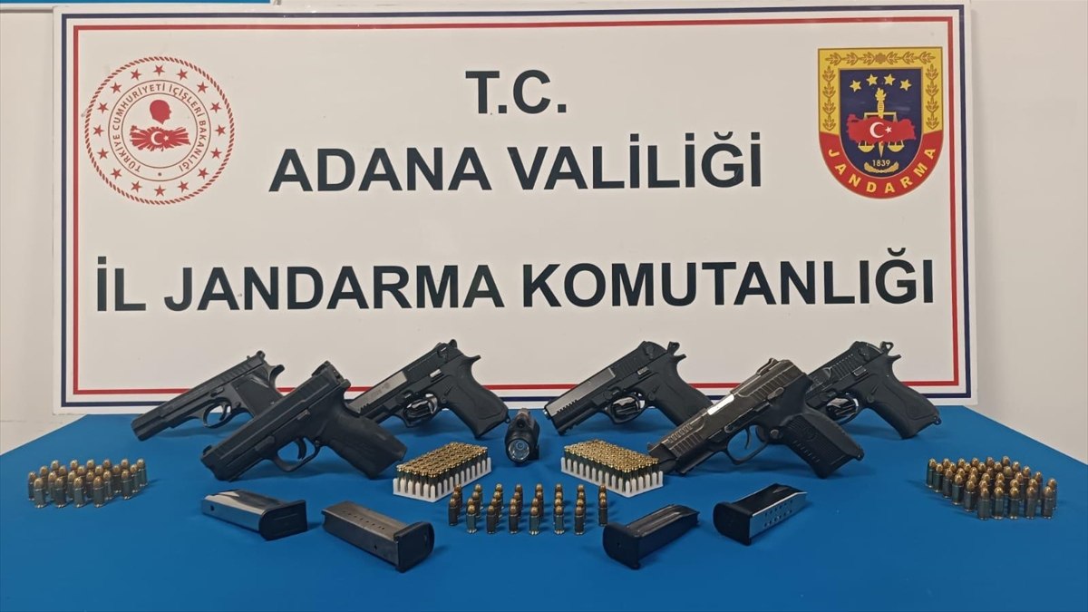 Adana'da iki araçta 6 ruhsatsız tabancanın ele geçirilmesi sonrası 6 gözaltı