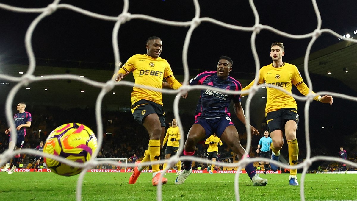 Nottingham Forest, Vitor Pereira'nın takımını 3-0 yendi