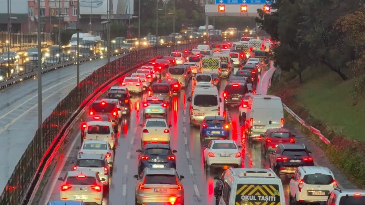 İstanbul trafik yoğunluğunda New York'u geçerek ilk sıraya yerleşti