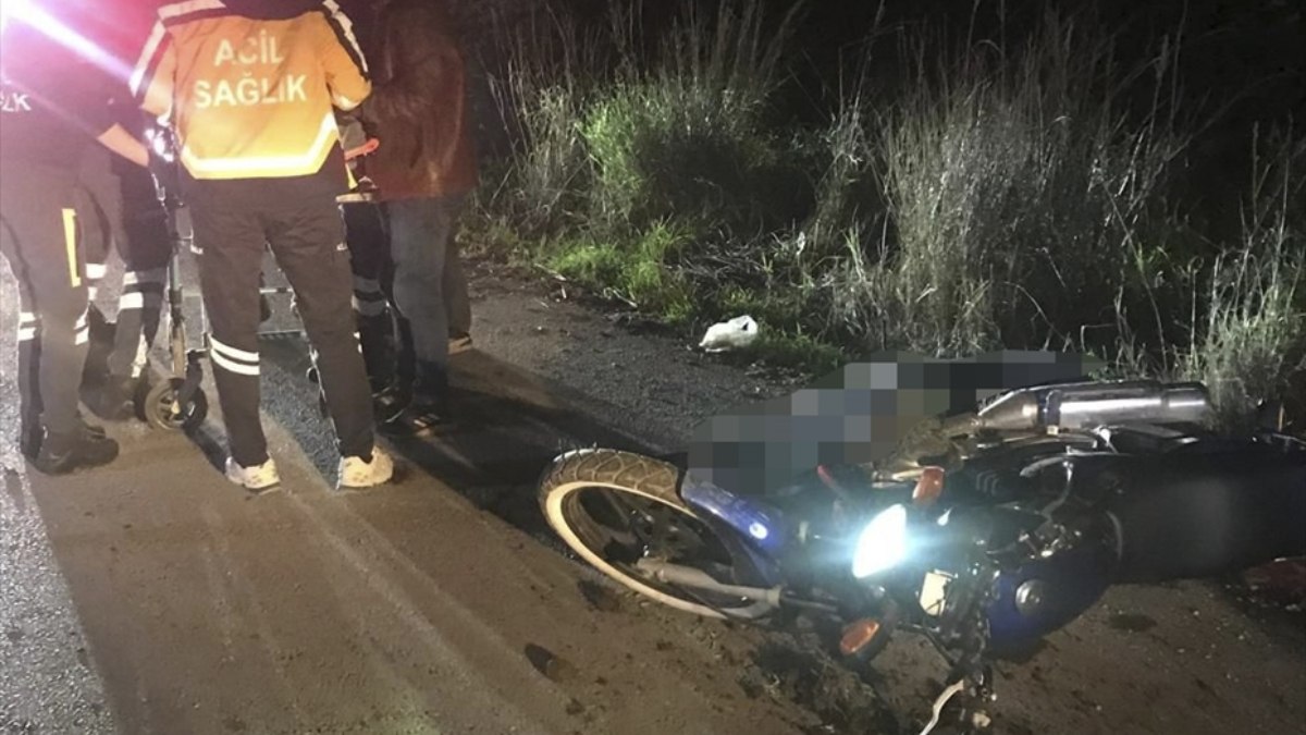 İzmir'de ağabey ve kardeşin bulunduğu motosiklet bariyere çarptı: 1 ölü