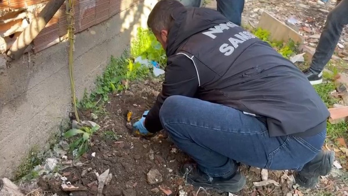 Samsun'da bahçede toprağa gömülü uyuşturucu ele geçirdi