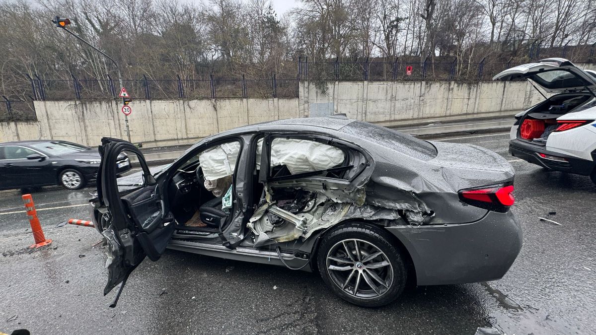 İstanbul'da kamyon otomobile çarptı: 3 yaralı