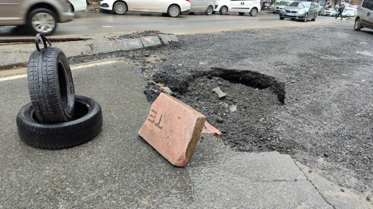 Güngören’de İBB’nin yapamadığı yol 46 günde 3’üncü defa çöktü