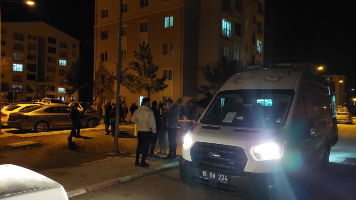 Burdur'da 23 yaşındaki genç 5. kattaki camdan düştü