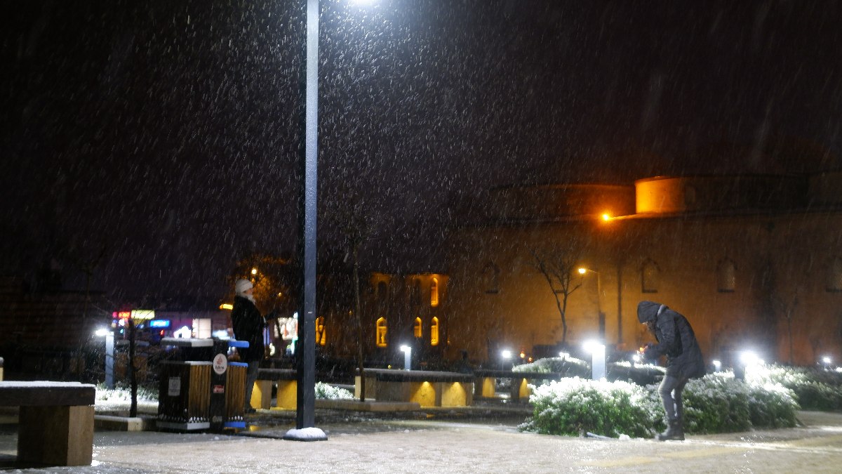 Edirne'de lapa lapa yağan kar, kartpostallık görüntüler oluşturdu