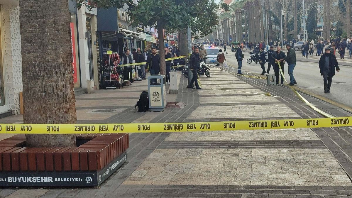 Denizli’de bina önüne bırakılan çanta korkuttu