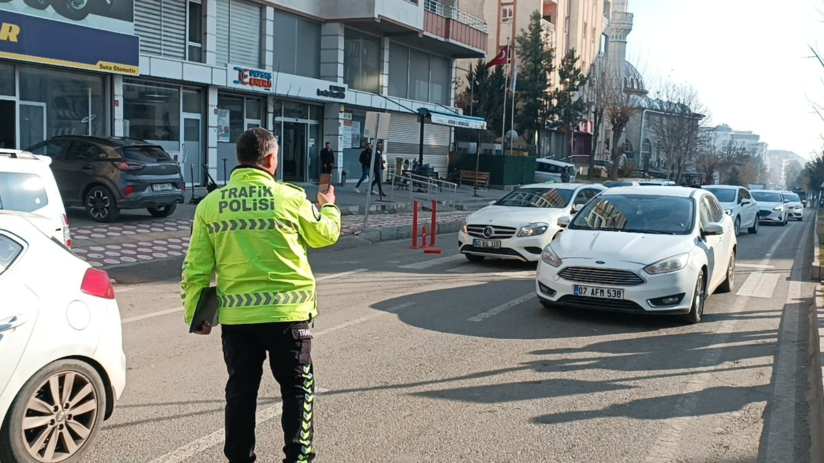 Batman'da yolun karşısına geçmek isteyen yayaya otomobil çarptı