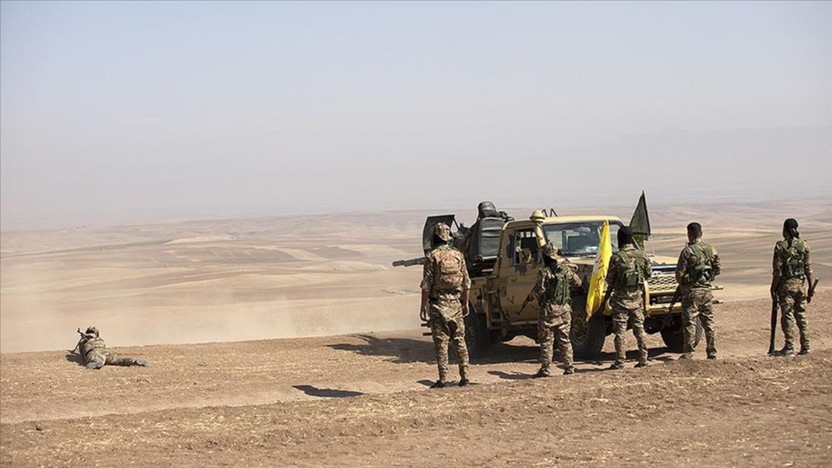 Terör örgütü PKK/YPG, yandaşlarını Suriye'ye taşıyıp silahlı eğitim veriyor