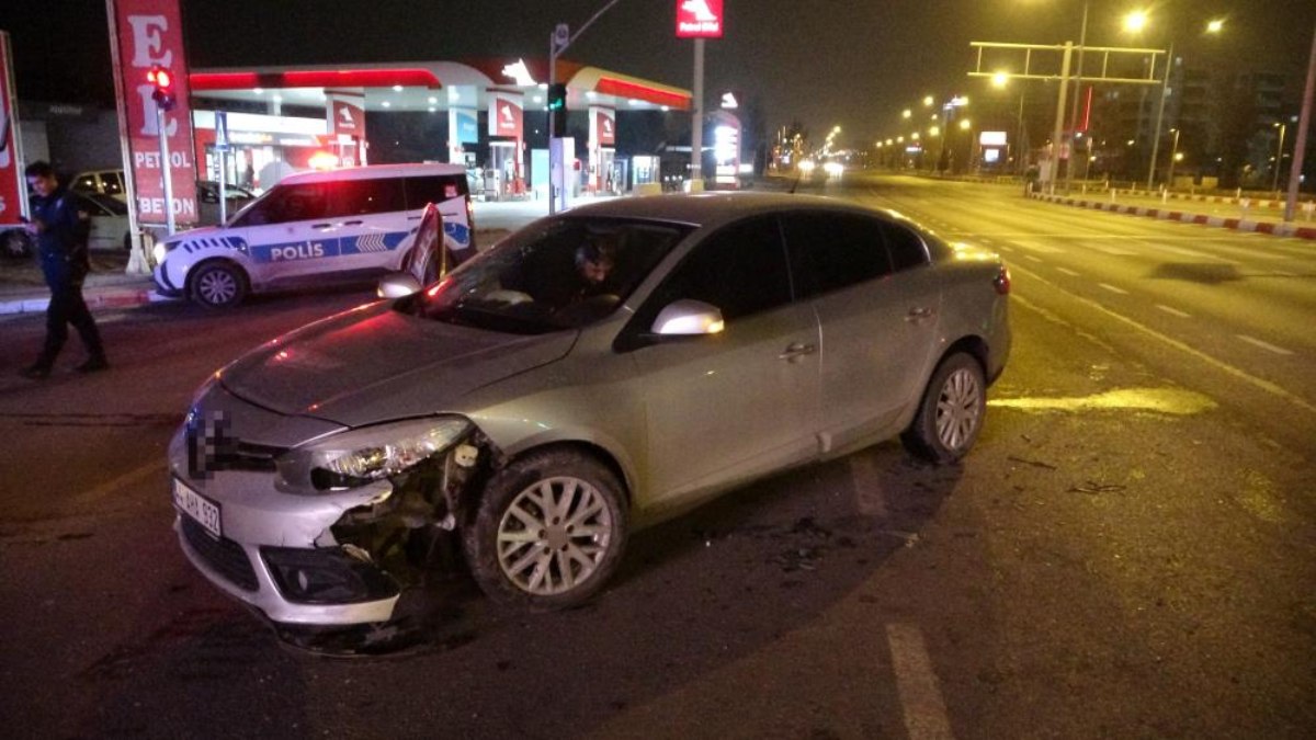 Malatya'da otomobil ile hafif ticari araç çarpıştı: 2 yaralı