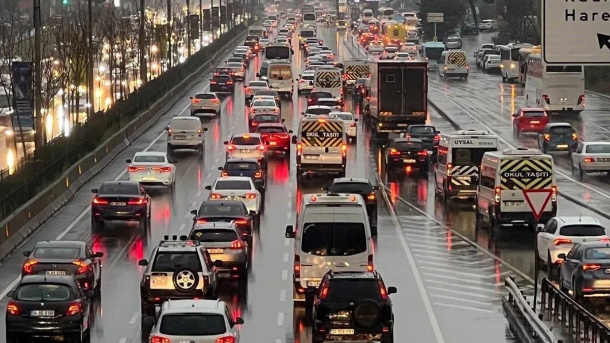 Trafikte yeni dönem başlıyor: Yaşlılara zorunlu olacak