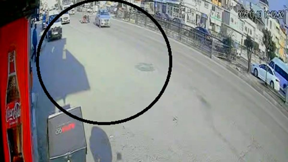 Hatay'da otomobil çarptığı motosikletli genci ezdi
