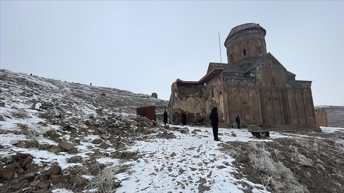 Kars'taki Ani Ören Yeri, ziyaretçilerini kış güzelliğiyle ağırlıyor