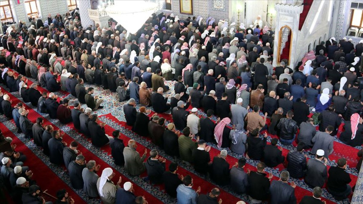 17 Ocak 2025 cuma namazı saatleri: İstanbul, Ankara, İzmir ezan vakitleri!
