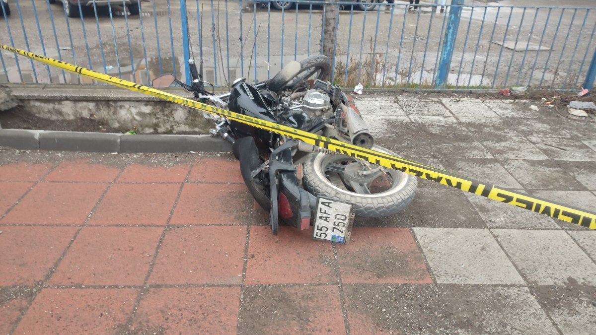 Samsun'da motosiklet, hafif ticari araca çarptı: 1 ölü