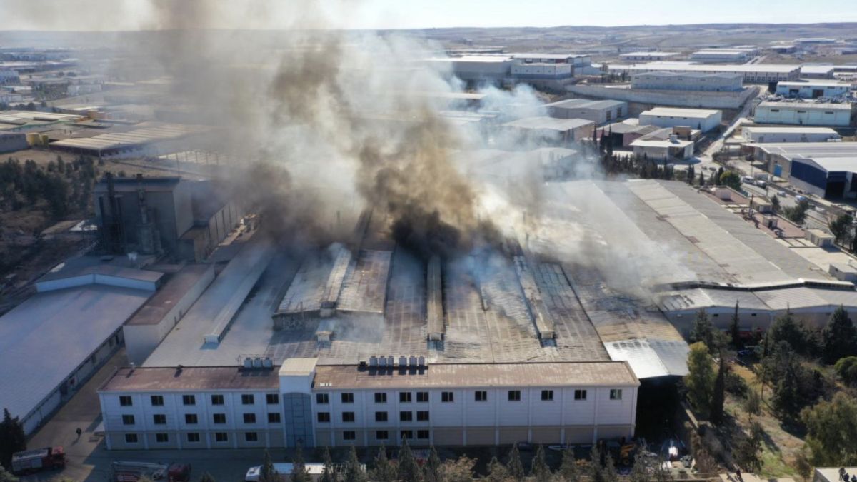 Şanlıurfa'daki fabrika yangını kontrol altına alındı