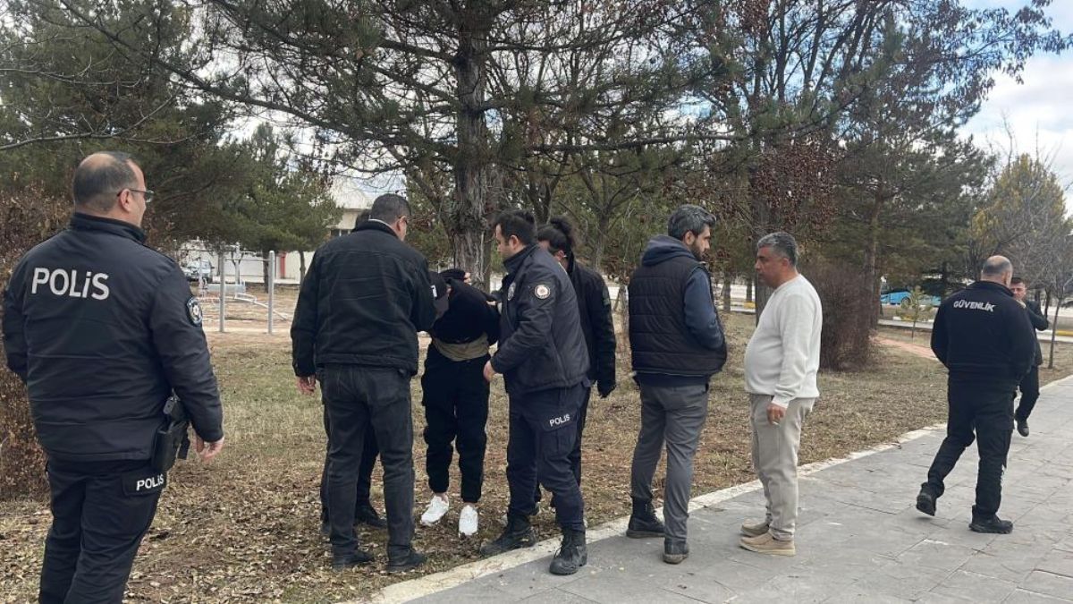 Sivas'ta asker kaçağı kovalamaca sonucu yakalandı