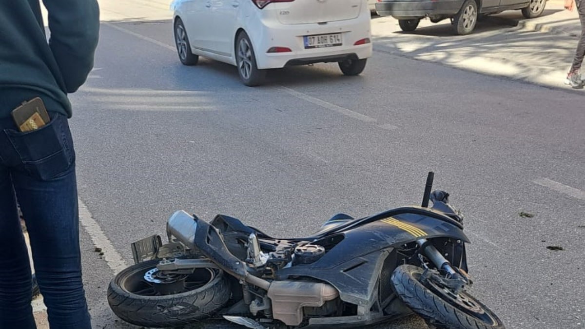 Antalya'da kaza yapan motosiklet sürücülerine ceza yağdı