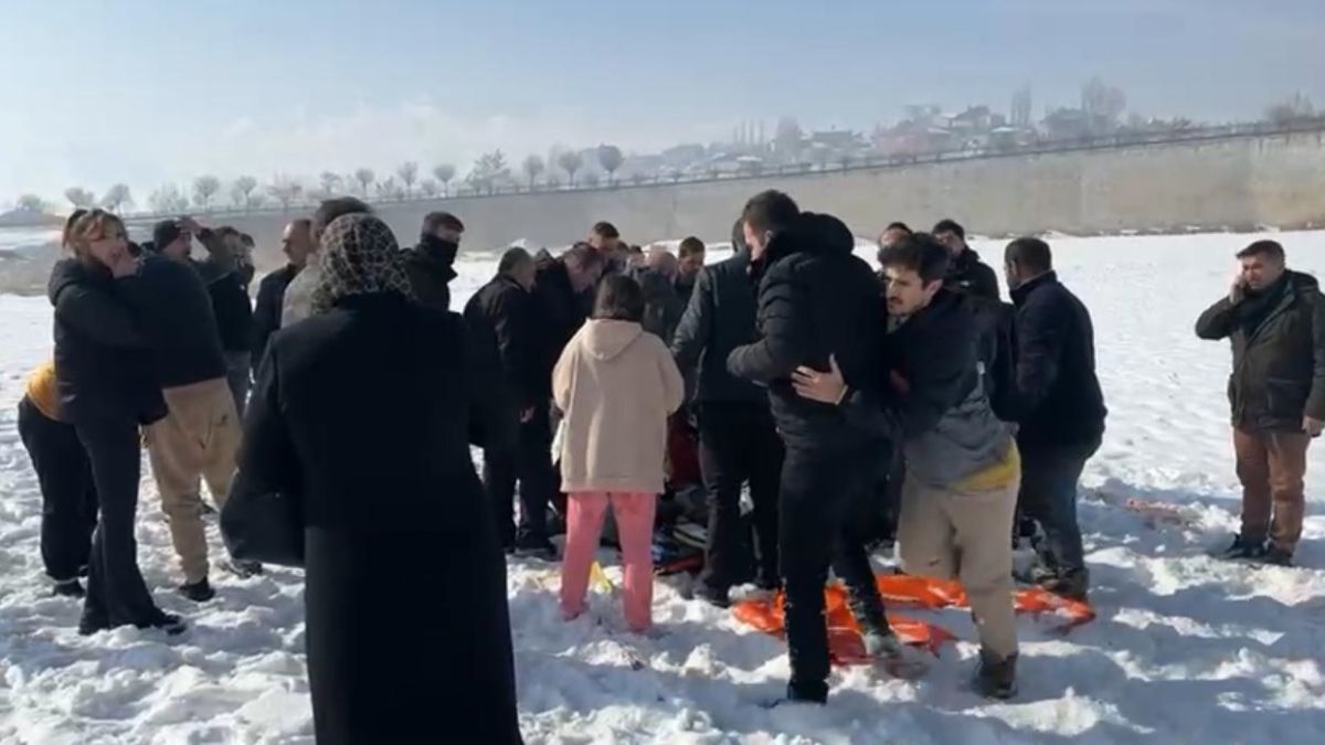 Hakkari'de sokak köpeklerinden küçük çocuğa saldırı