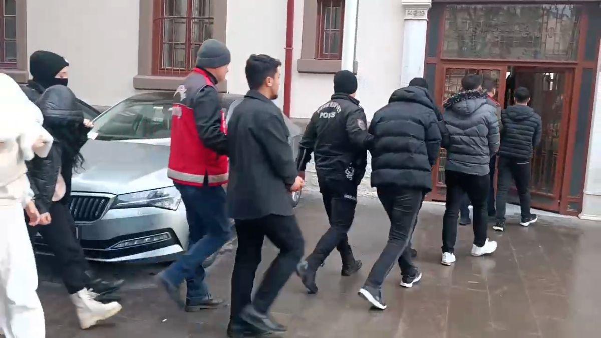 Balıkesir'de 3 milyonluk vurgun yapan sahte ilan çetesi çökertildi