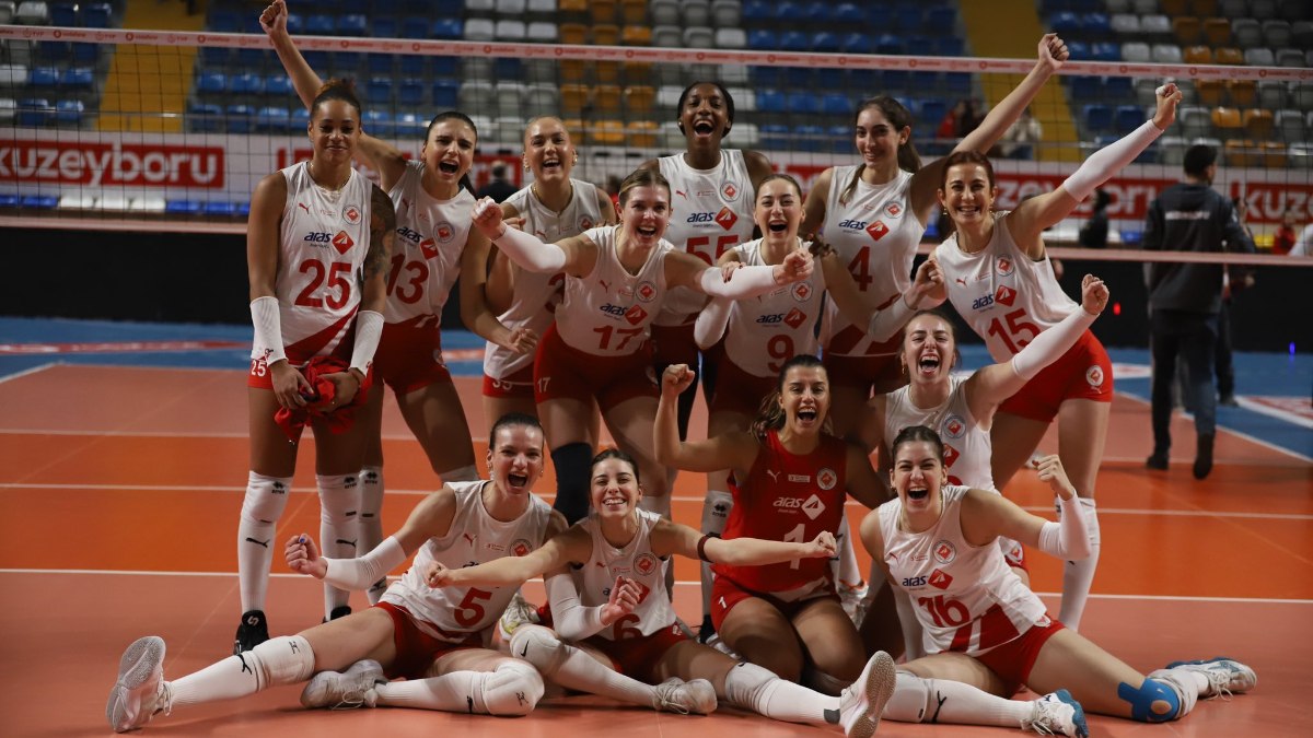 Voleybol Sultanlar Ligi'nde Aras Kargo, Kuzeyboru'yu 3-2 Yendi