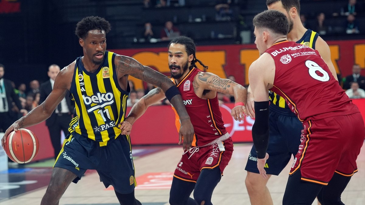 Fenerbahçe, pota derbisinde Galatasaray'ı yendi