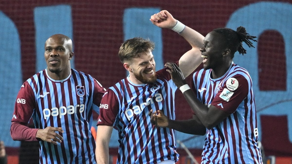 Trabzonspor, sahasında Sivasspor'u 4-0 mağlup etti