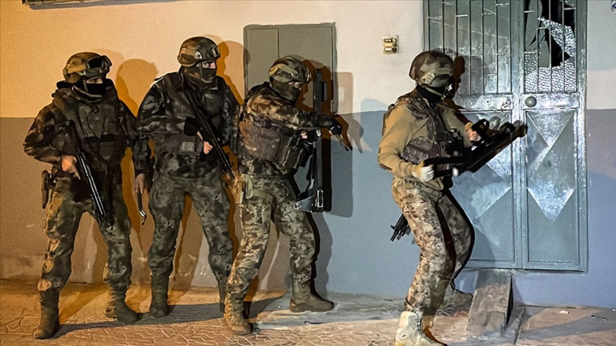 İstanbul'da DEAŞ'a para gönderen 12 şüpheli gözaltında