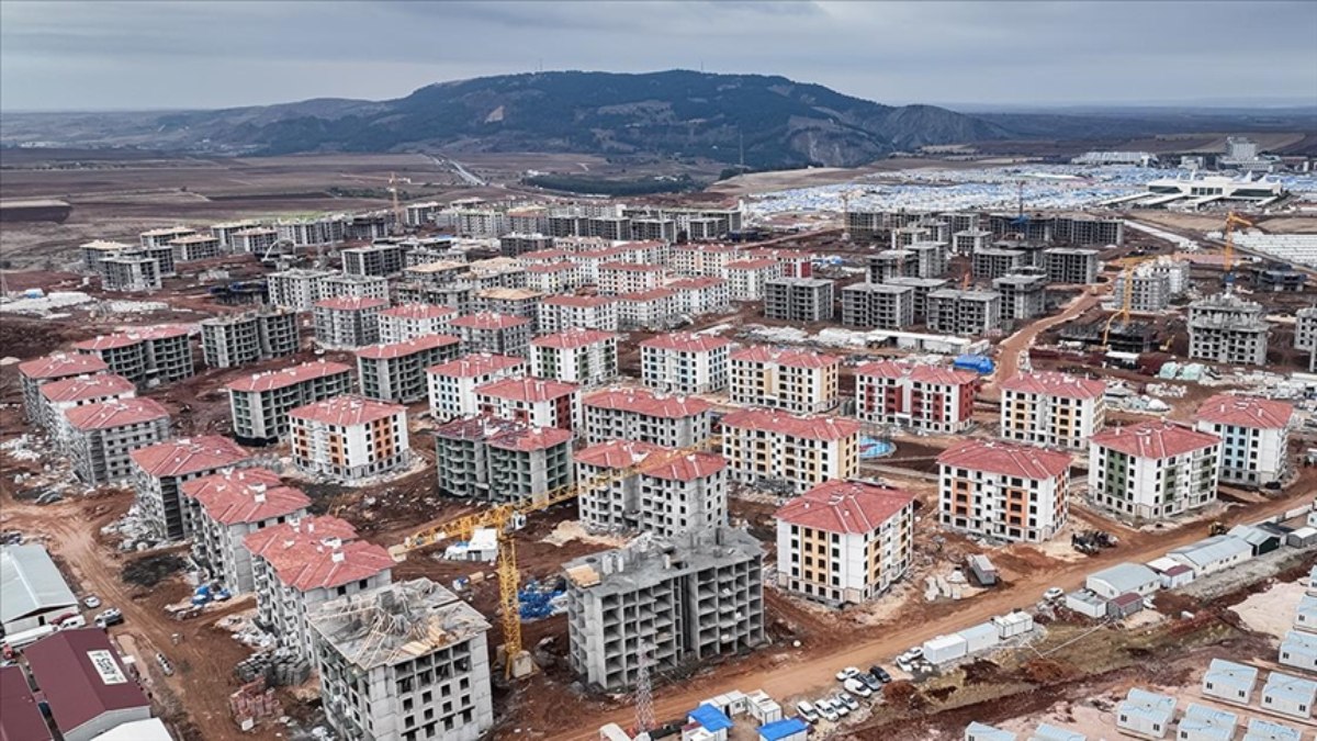 Adıyaman'da kalıcı konutların inşası sürüyor