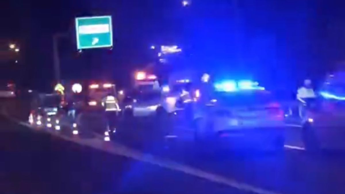 İzmir’de arızalanan aracını iterken otomobil çarptı İzmir’de arızalanan aracını iterken otomobil çarptı