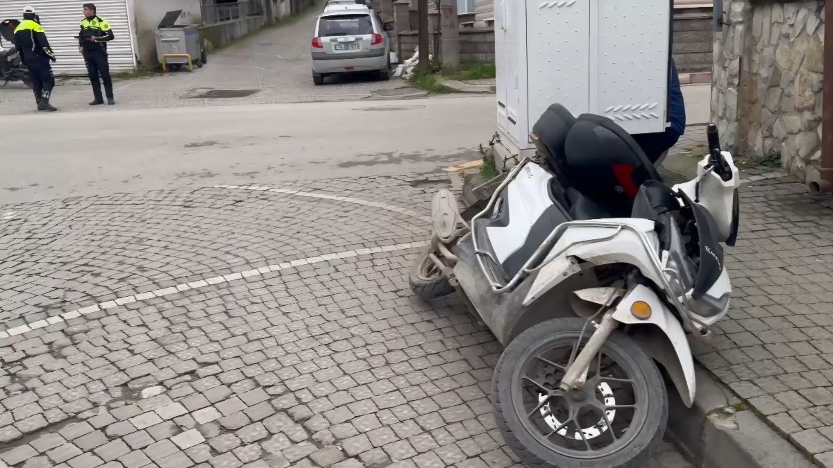 Bolu'da ceza yiyen ehliyetsiz sürücü öfkesini motosikletten çıkardı