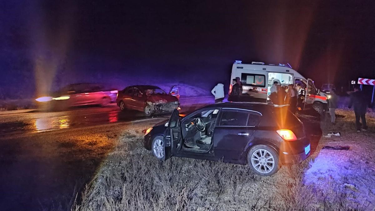 Afyonkarahisar'da kafa kafaya kaza: 1'i çocuk 8 yaralı