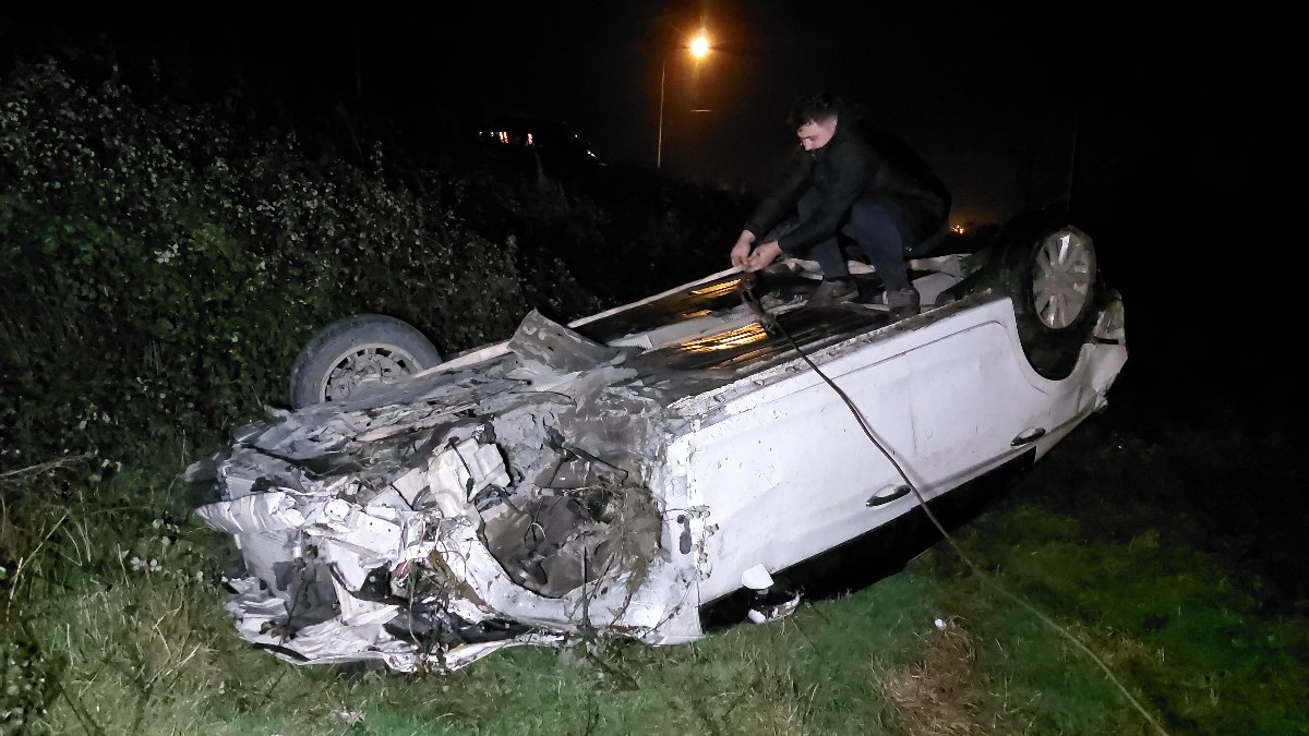 Samsun'da kontrolden çıkan otomobil takla attı: 3 yaralı