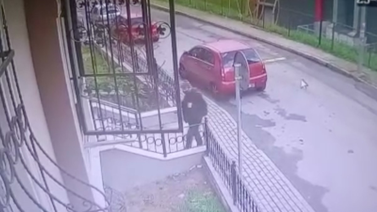 İstanbul'da hırsızlar apartmanın diyafonunu çaldı