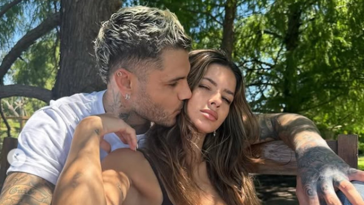 Mauro Icardi'nin yeni sevgilisi China Suarez, Galatasaray formasını giydi