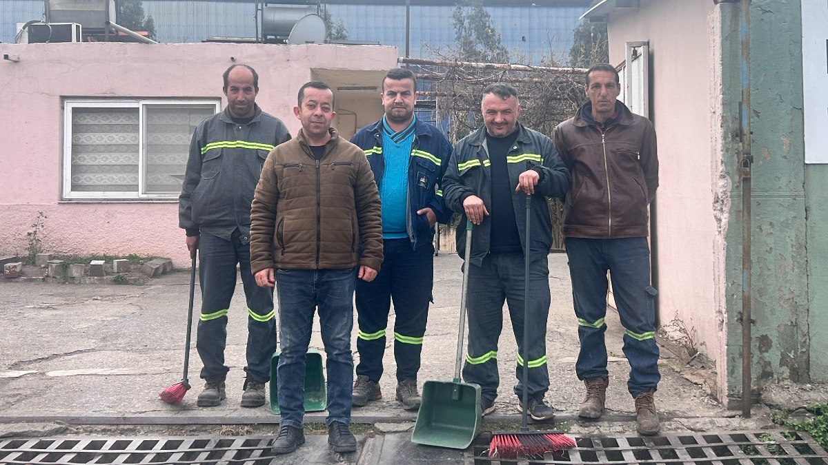 Hatay'da temizlik işçilerinin sosyal medya akımı paylaşımı ilgi odağı oldu