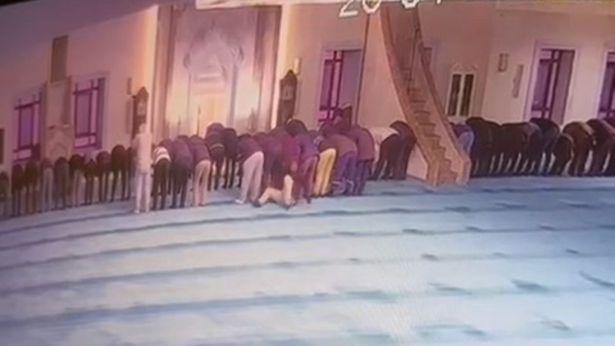 İstanbul'da namaz sırasında kalp krizi geçirdi