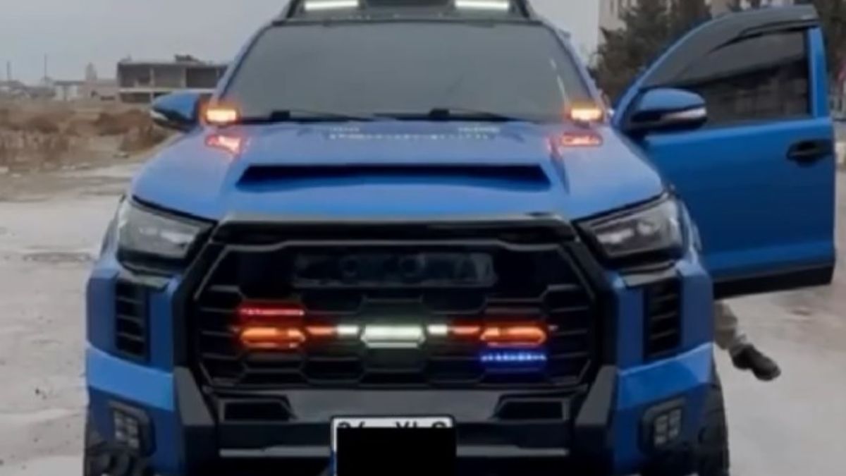 Aksaray'da trafik denetimi: Çakar lamba taktıran araca ceza kesildi